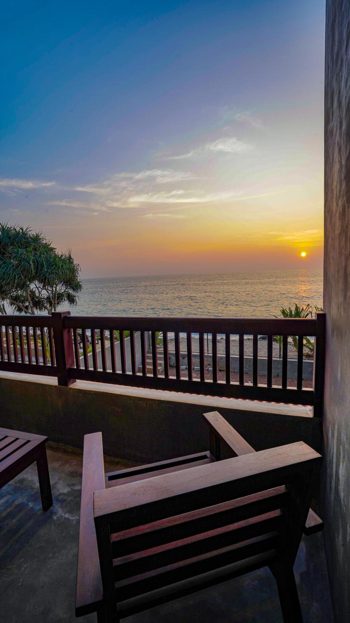 Beyond The Sea By Ceylonese Hotel Ambalangoda  Exterior photo